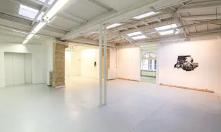 Showroom in Bustling Beaubourg - Image 2