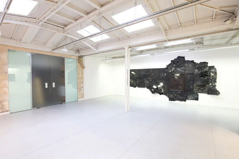 Showroom in Bustling Beaubourg - Image 3