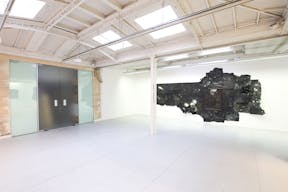 Showroom in Bustling Beaubourg - Image 3