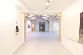 Showroom in Bustling Beaubourg - Image 5
