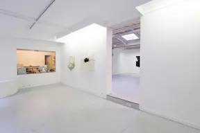 Showroom in Bustling Beaubourg - Image 7