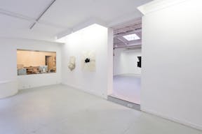 Showroom in Bustling Beaubourg - Image 7