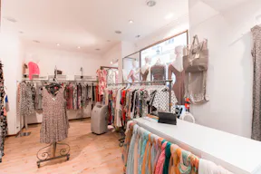 Pop-Up Store in Trendy Le Marais - Image 0
