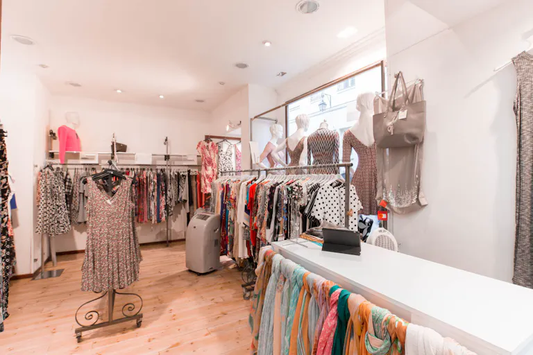 Pop-Up Store in Trendy Le Marais - Image 0
