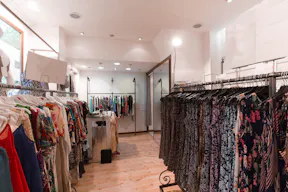 Pop-Up Store in Trendy Le Marais - Image 1