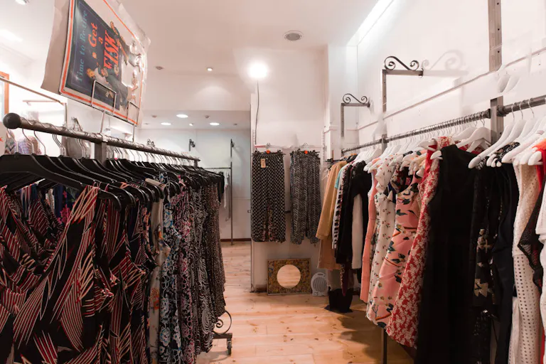 Pop-Up Store in Trendy Le Marais - Image 2