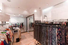 Pop-Up Store in Trendy Le Marais - Image 4