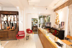 Pop-Up Store in Stylish Le Marais - Image 2