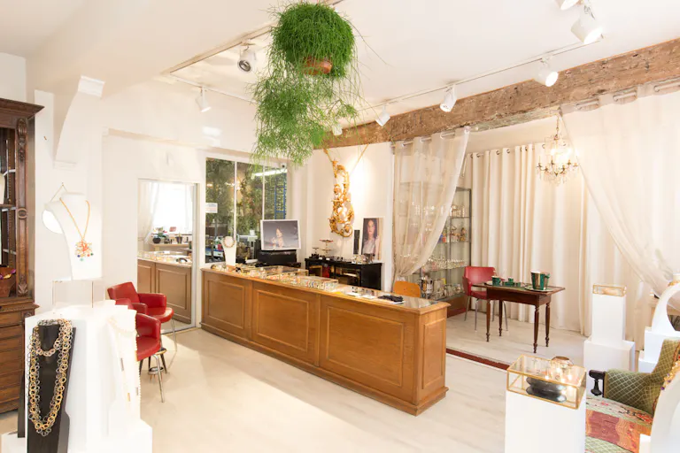 Pop-Up Store in Stylish Le Marais - Image 4