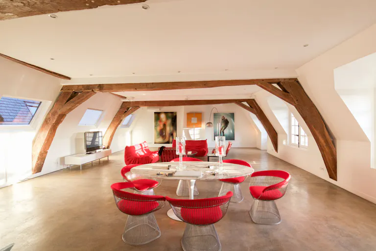 Place des Vosges Showroom - Image 0