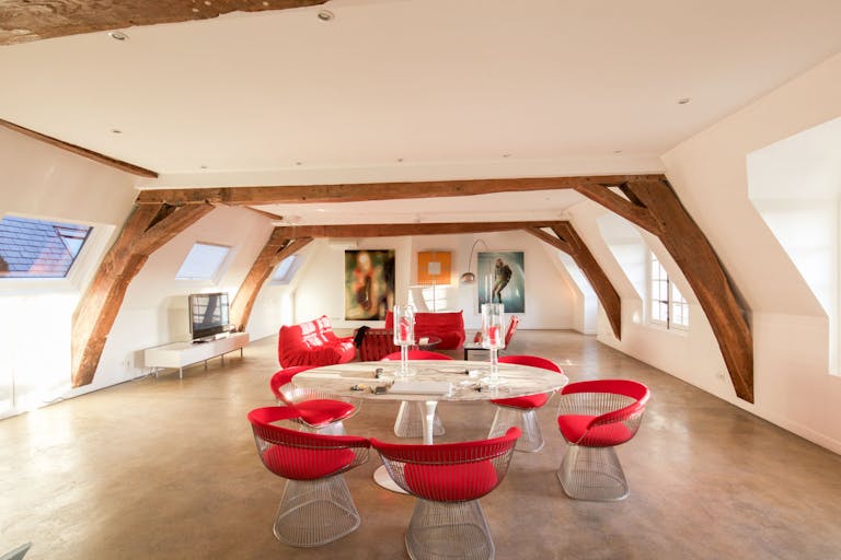 Place des Vosges Showroom - Image 0