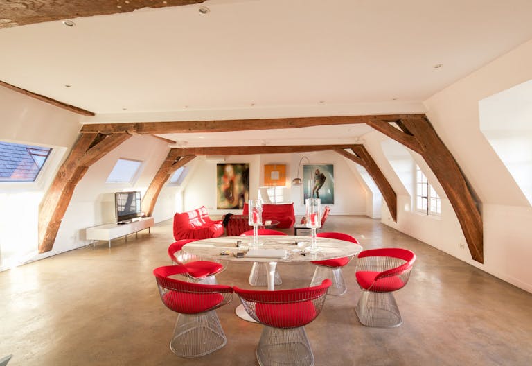 Place des Vosges Showroom - Image 0