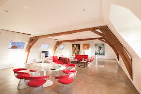 Place des Vosges Showroom - Image 1