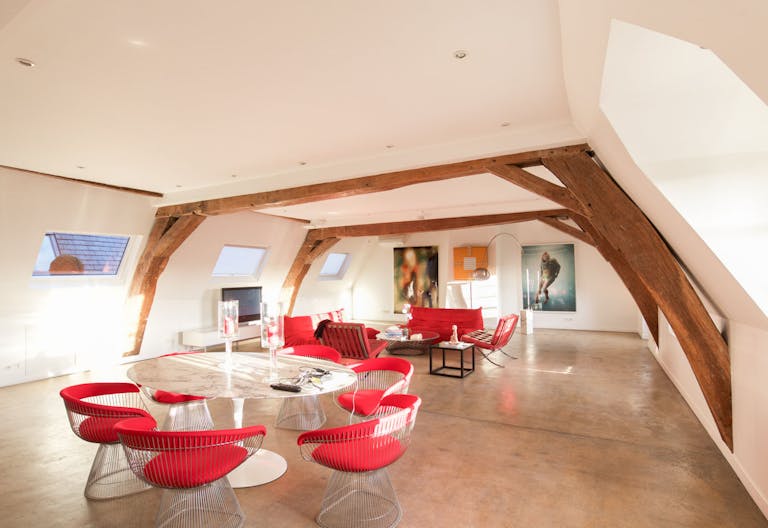 Place des Vosges Showroom - Image 1