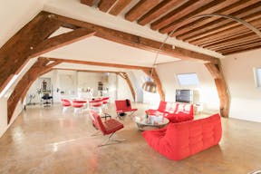 Place des Vosges Showroom - Image 3