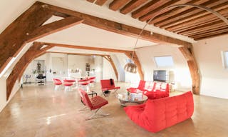 Place des Vosges Showroom - Image 3