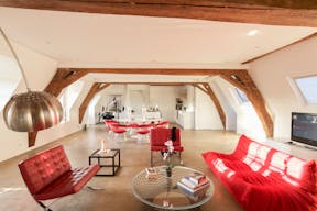 Place des Vosges Showroom - Image 4