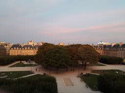 Place des Vosges Showroom - Image 7