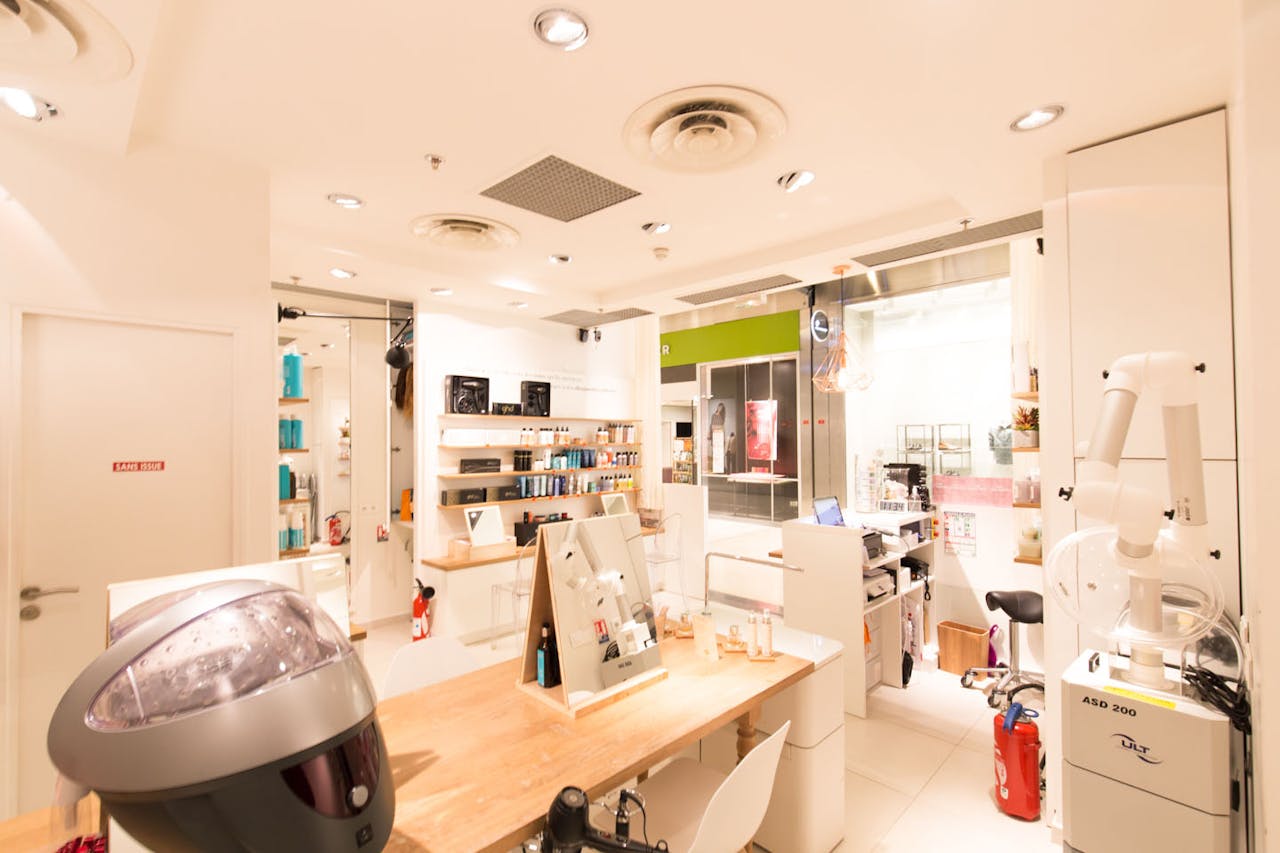 Modern Pop-Up Store in Châtelet - Image 1