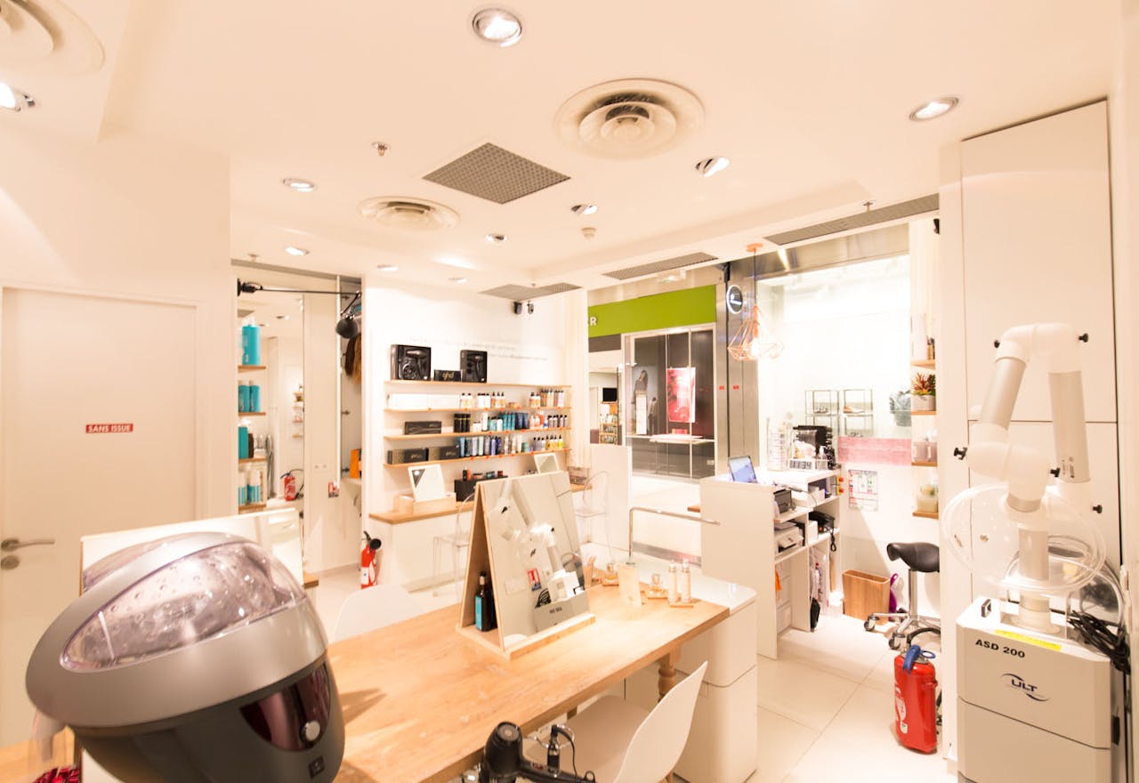 Modern Pop-Up Store in Châtelet - Image 1