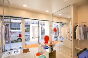 Modern Pop-Up Store in Le Marais - Image 1