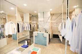 Modern Pop-Up Store in Le Marais - Image 2