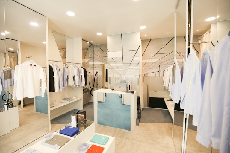 Modern Pop-Up Store in Le Marais - Image 2