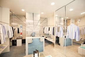 Modern Pop-Up Store in Le Marais - Image 3