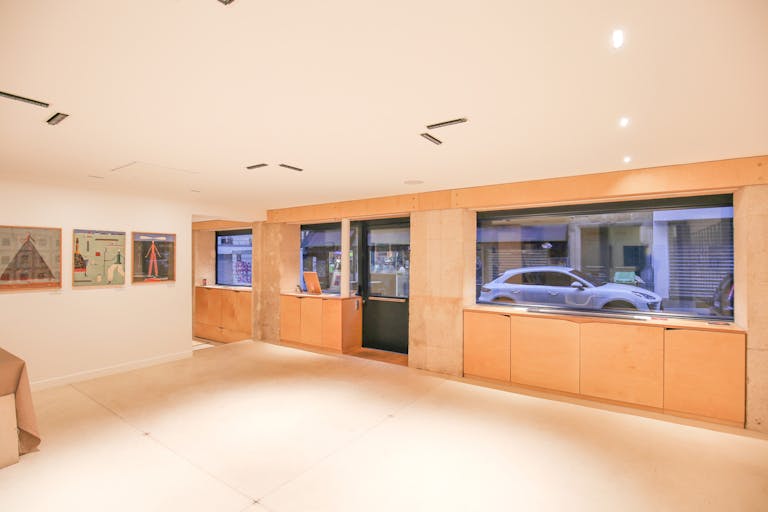 Beautiful Showroom in Republique - Image 0