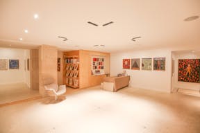 Beautiful Showroom in Republique - Image 4