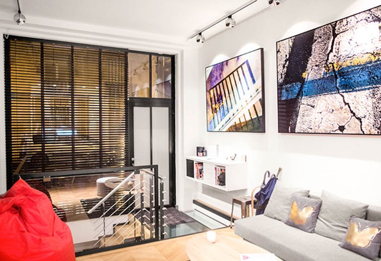 Modern Showroom in La Muette - Image 1