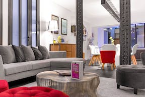 Modern Showroom in La Muette - Image 3