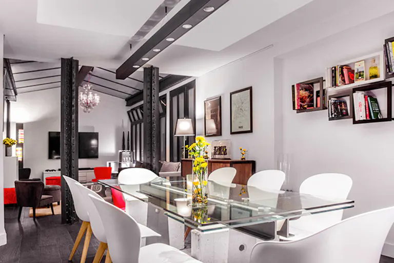 Modern Showroom in La Muette - Image 4