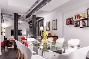 Modern Showroom in La Muette - Image 4