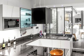 Modern Showroom in La Muette - Image 6