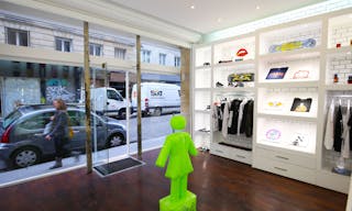 Pop-Up Store Close to Temple - Image 0