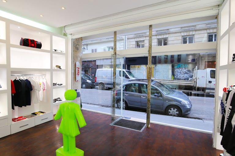 Pop-Up Store Close to Temple - Image 1