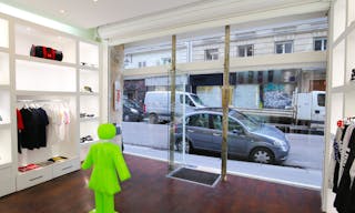 Pop-Up Store Close to Temple - Image 1