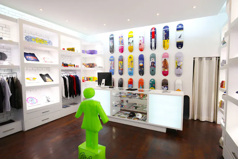Pop-Up Store Close to Temple - Image 2