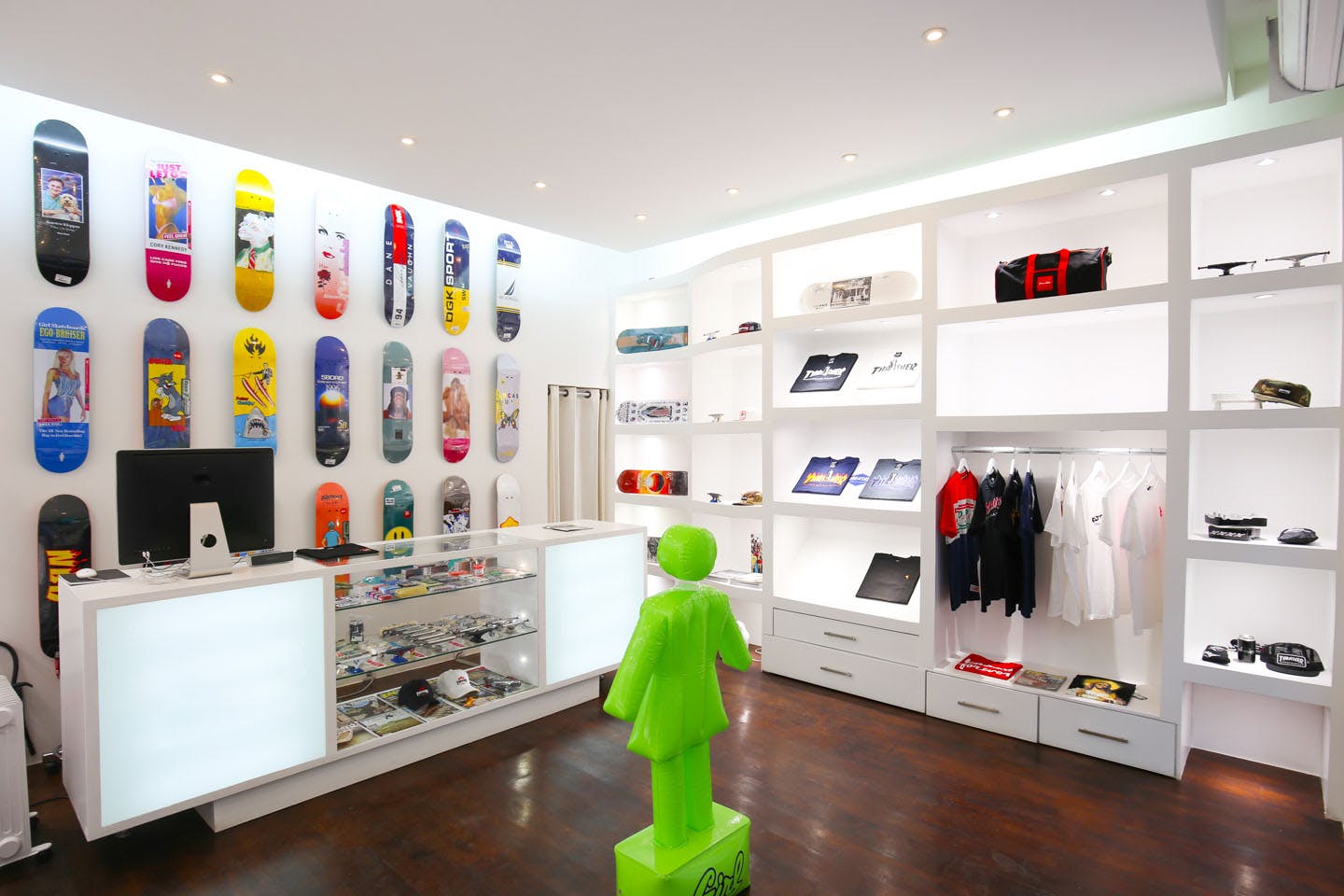Refurbished 45 sqm Boutique on Rue Notre-Dame-de-Nazareth