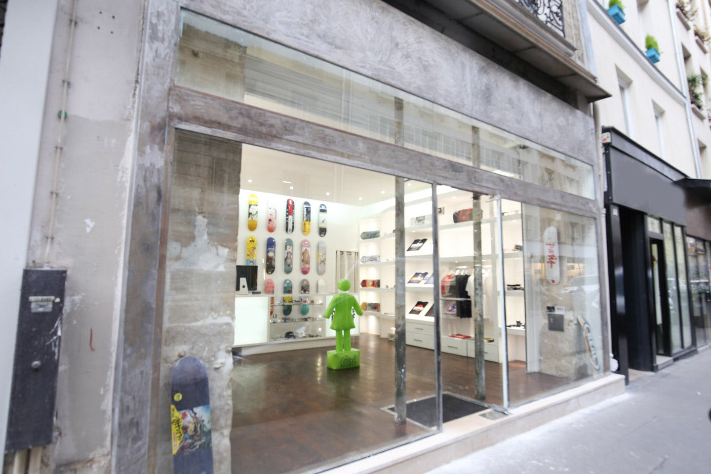 Refurbished 45 sqm Boutique on Rue Notre-Dame-de-Nazareth