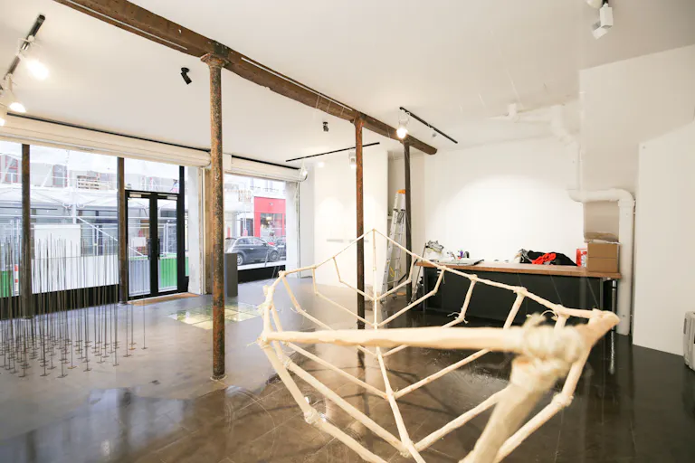 Pop-Up Store in Chic Le Marais - Image 1