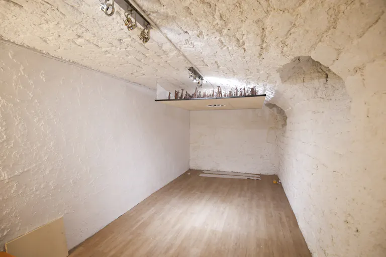Pop-Up Store in Chic Le Marais - Image 4