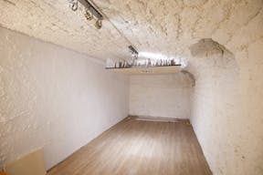 Pop-Up Store in Chic Le Marais - Image 4