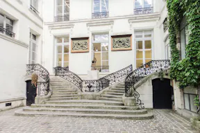Beautiful Gallery Space in Le Marais - Image 7