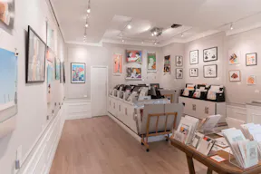 Elegant Showroom in Le Marais - Image 1