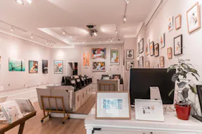 Elegant Showroom in Le Marais - Image 5