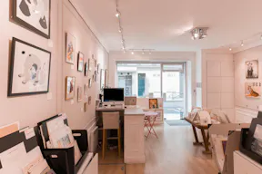 Elegant Showroom in Le Marais - Image 6