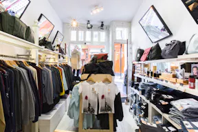 Beautiful Pop-Up Store The Center - Image 4