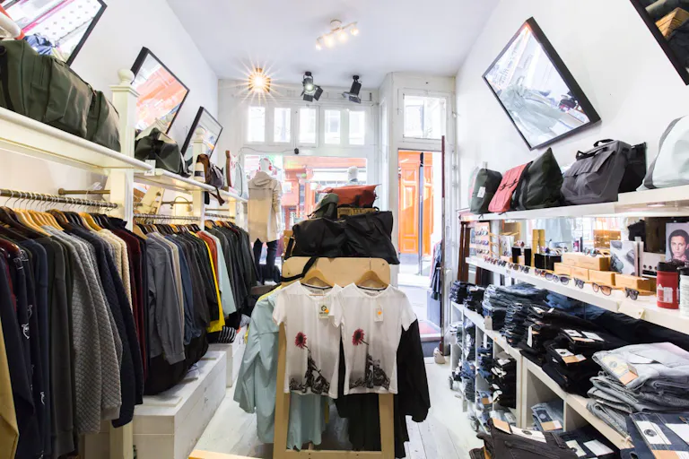 Beautiful Pop-Up Store The Center - Image 4